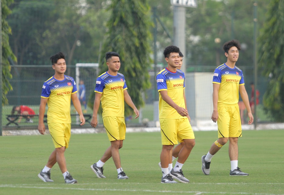 Cận cảnh buổi tập nhẹ nh&agrave;ng, vui vẻ của Đội tuyển U23 Việt Nam - Ảnh 3.