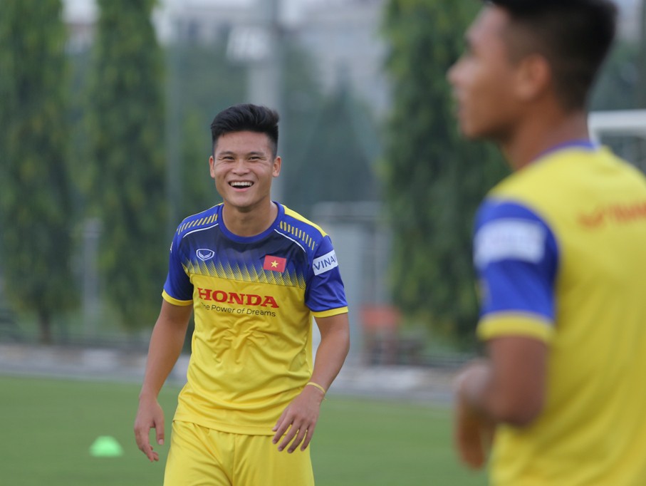 Cận cảnh buổi tập nhẹ nh&agrave;ng, vui vẻ của Đội tuyển U23 Việt Nam - Ảnh 4.