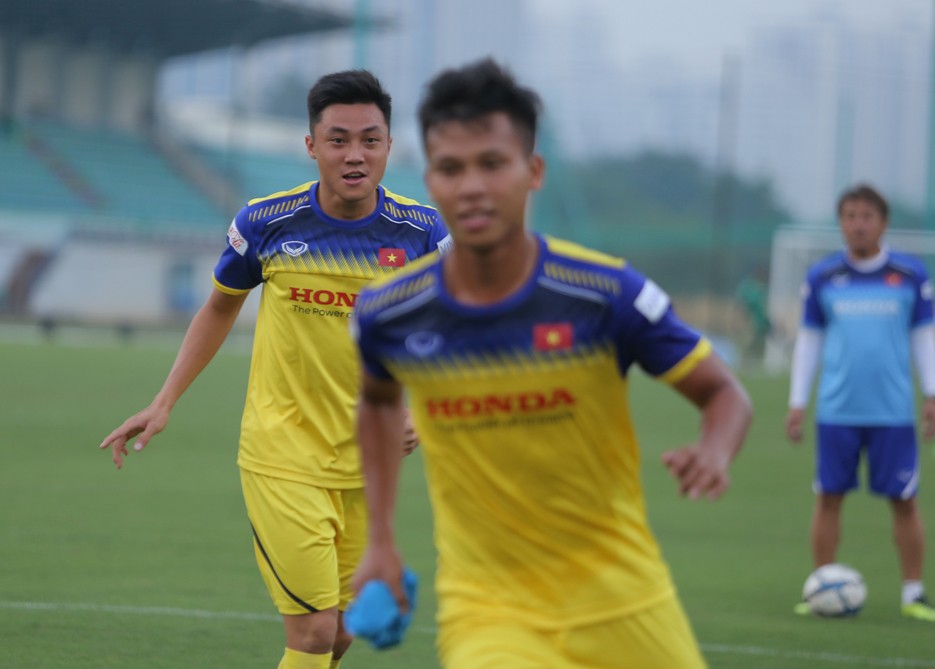 Cận cảnh buổi tập nhẹ nh&agrave;ng, vui vẻ của Đội tuyển U23 Việt Nam - Ảnh 5.