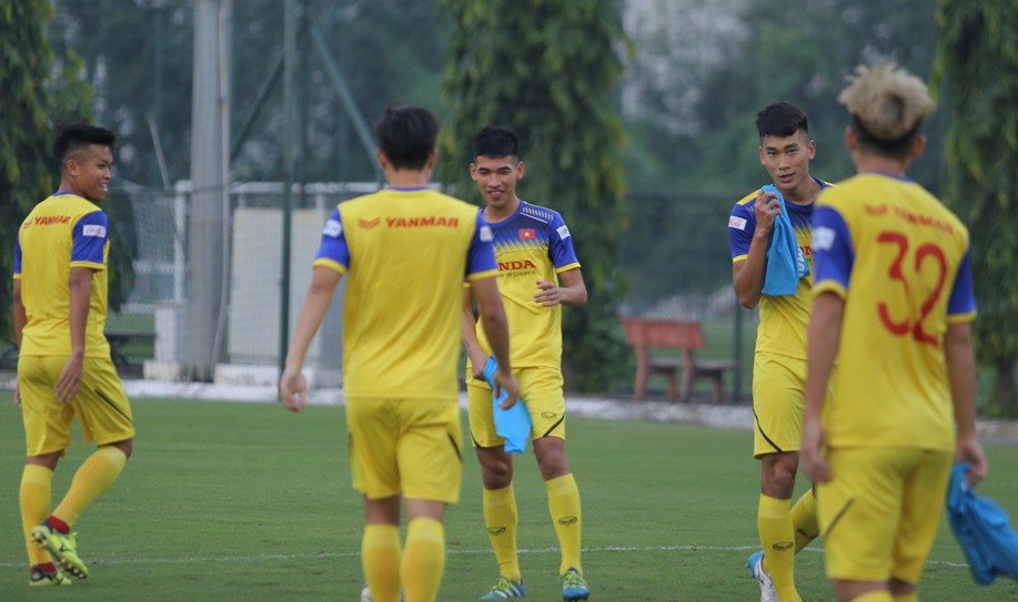 Cận cảnh buổi tập nhẹ nh&agrave;ng, vui vẻ của Đội tuyển U23 Việt Nam - Ảnh 7.