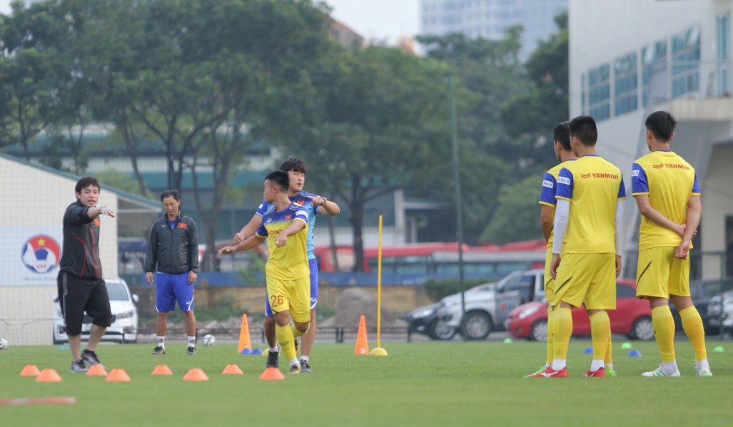 Cận cảnh buổi tập nhẹ nh&agrave;ng, vui vẻ của Đội tuyển U23 Việt Nam - Ảnh 9.