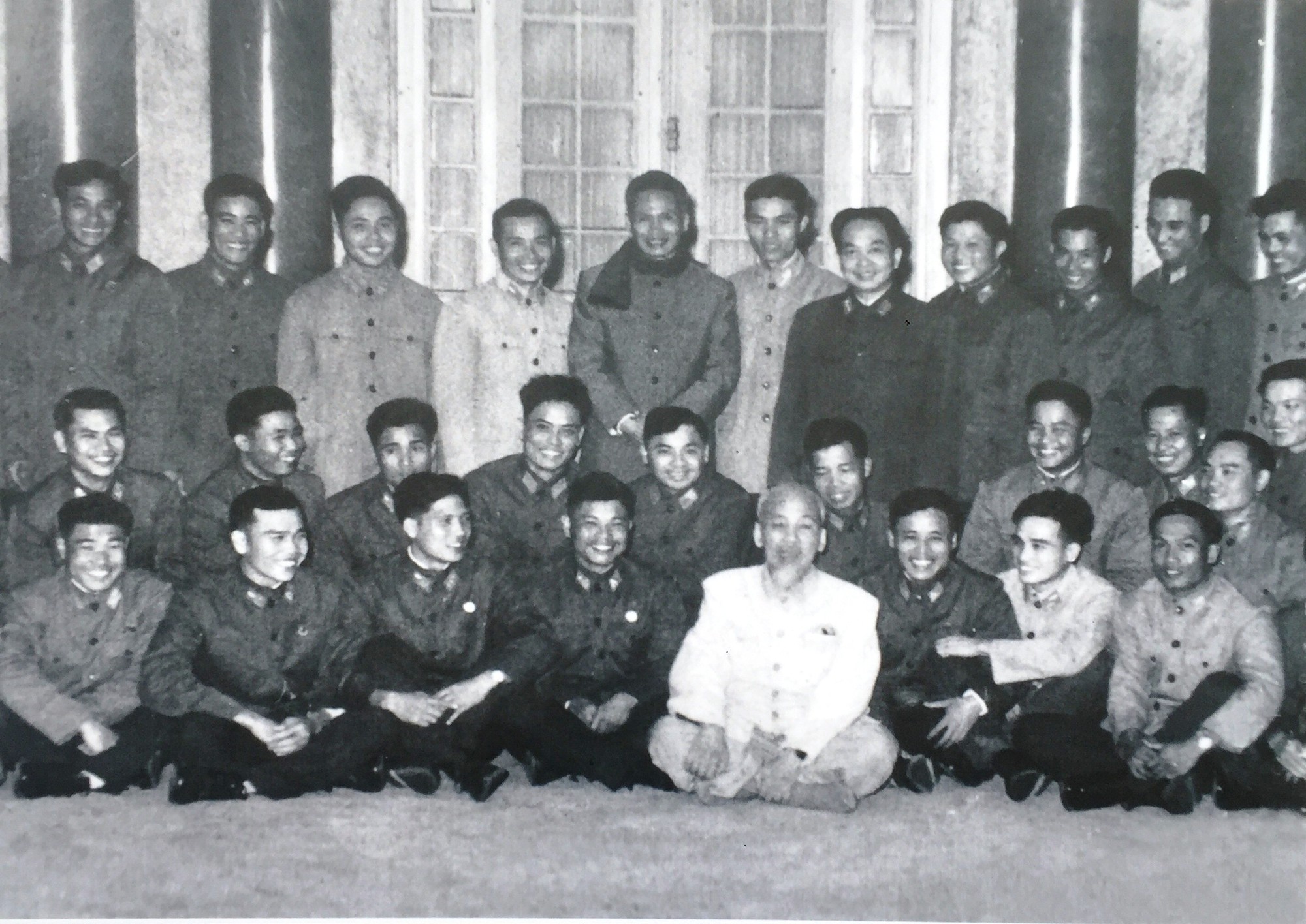 7 tấm ảnh tư liệu về Anh hùng phi công “huyền thoại số 7” - Ảnh 2.