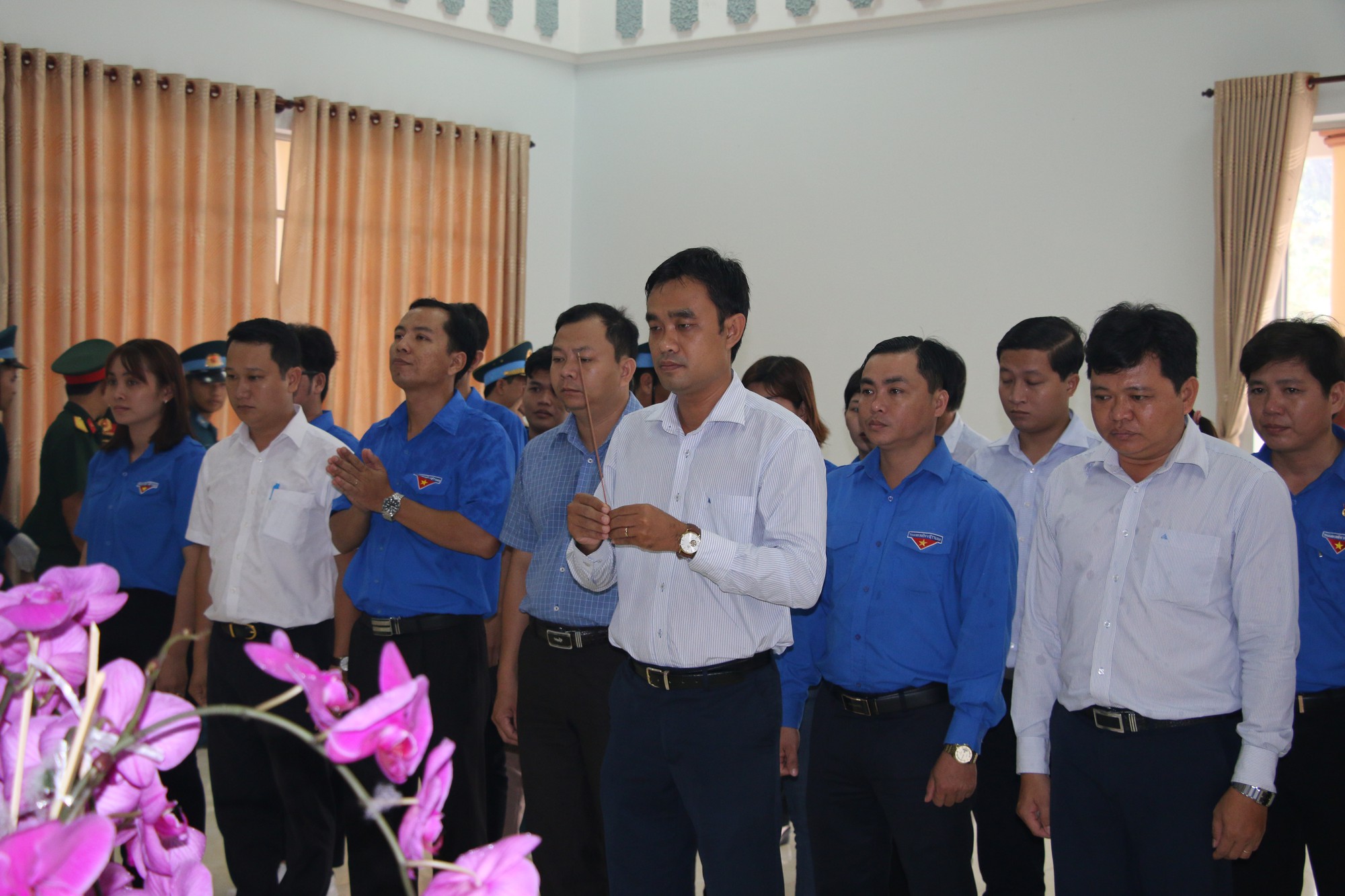 Nghẹn ngào tiễn Đại tá phi công Nguyễn Văn Bảy về với đất mẹ Lai Vung - Ảnh 2.