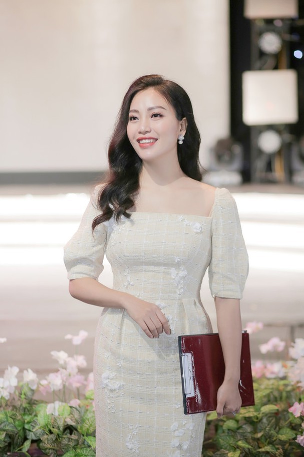 Sao mai Huyền Trang khiến kh&aacute;n giả si&ecirc;u l&ograve;ng v&igrave; Đo&aacute; sen ngời - Ảnh 3.
