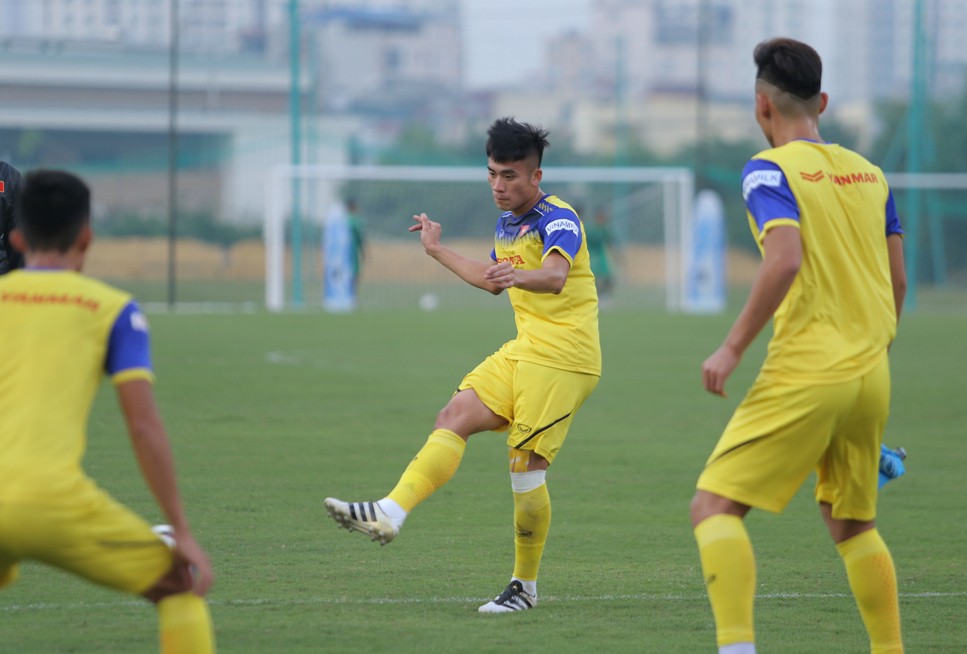 Cận cảnh buổi tập nhẹ nh&agrave;ng, vui vẻ của Đội tuyển U23 Việt Nam - Ảnh 14.