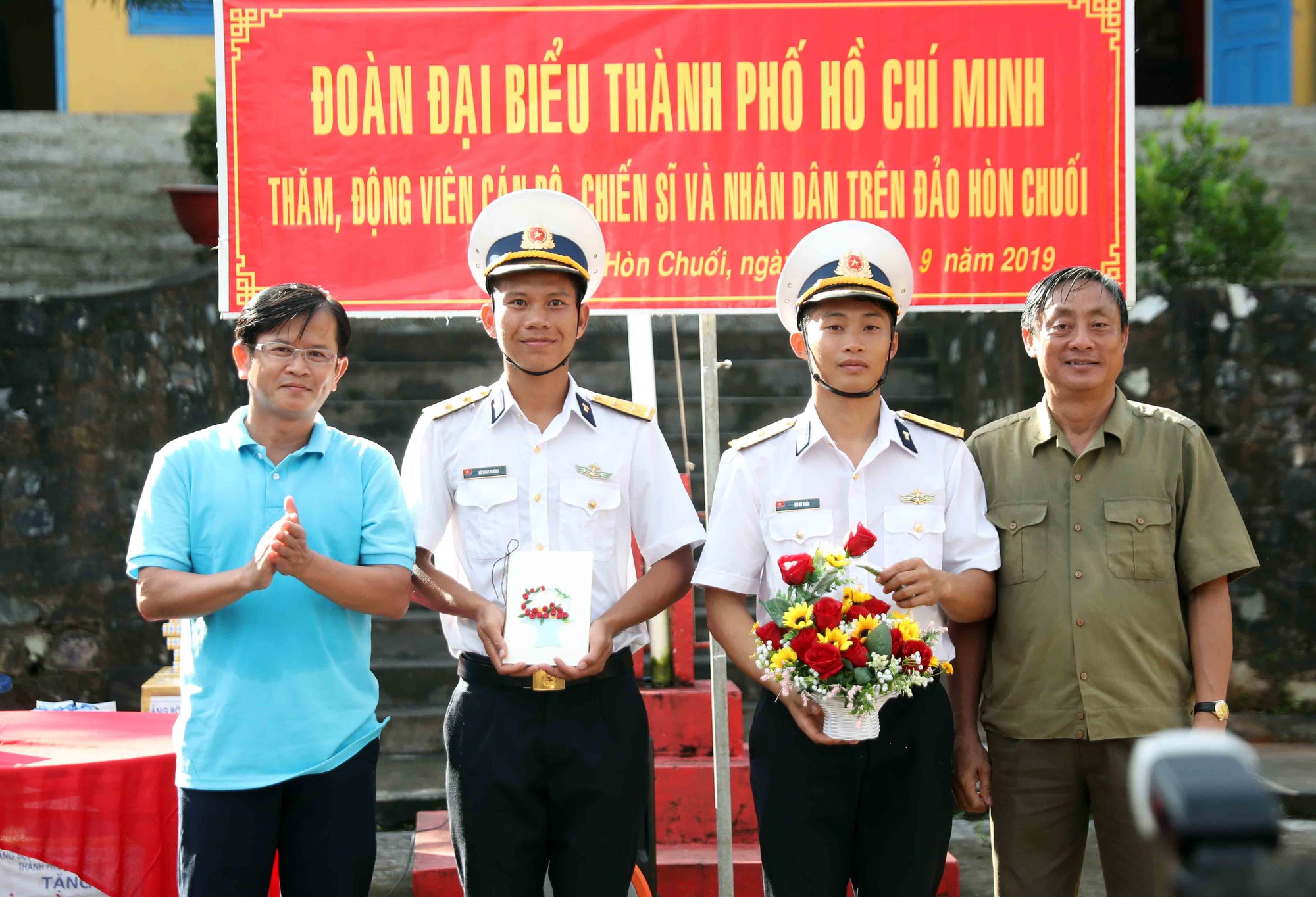 TP HCM tặng hệ thống lọc nước, xe m&aacute;y cho 2 đảo H&ograve;n Chuối v&agrave; Nam Du - Ảnh 3.