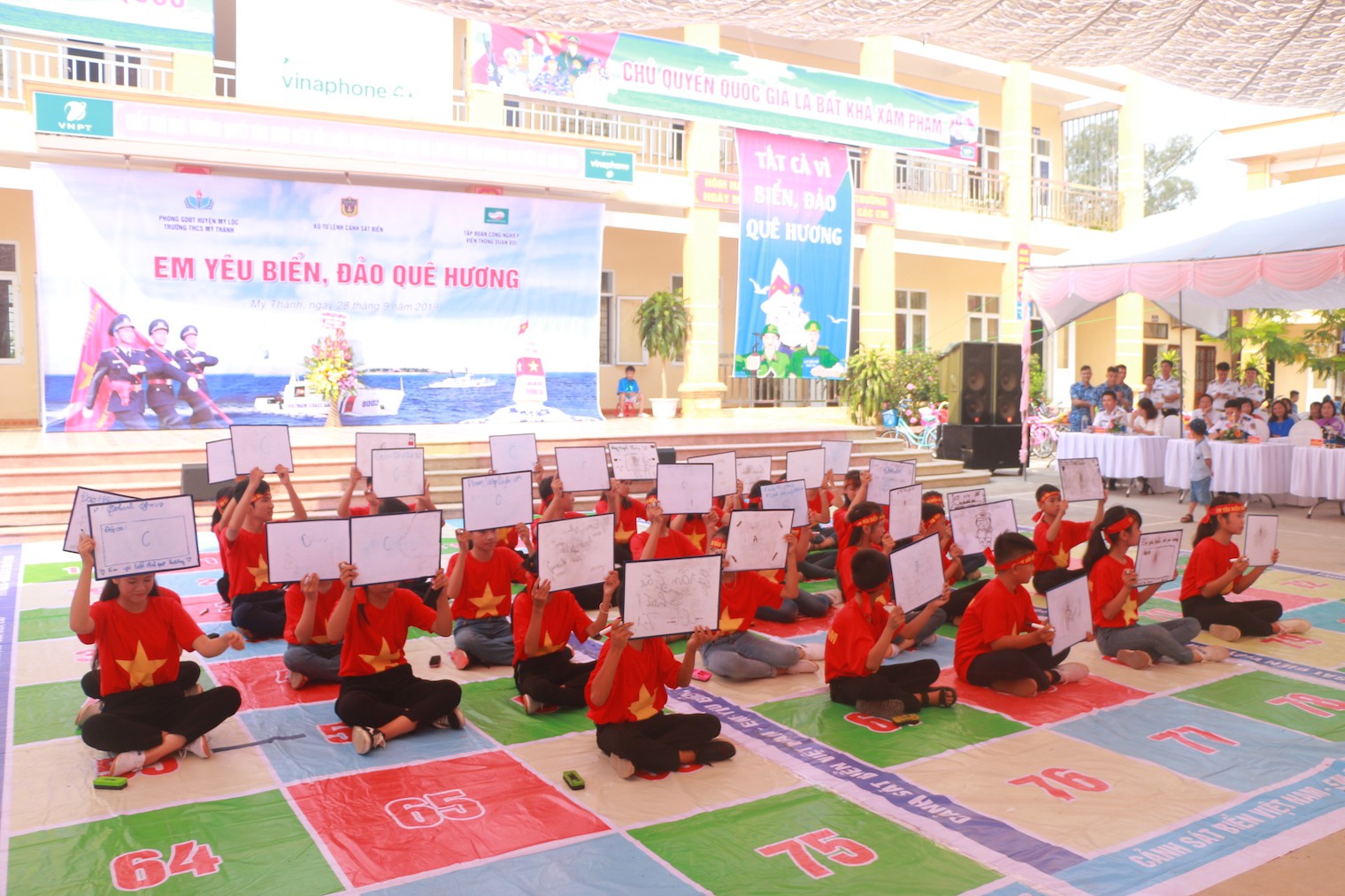 Tưng bừng cuộc thi "Em yêu biển, đảo quê hương"