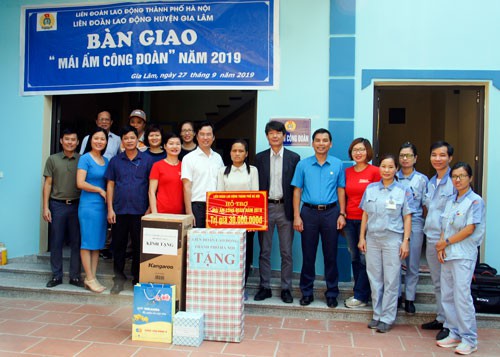 Hà Nội: Tặng mái ấm cho đoàn viên khó khăn