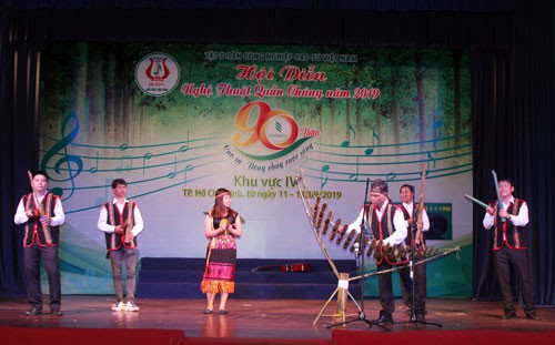 Sân chơi nghệ thuật của công nhân cao su