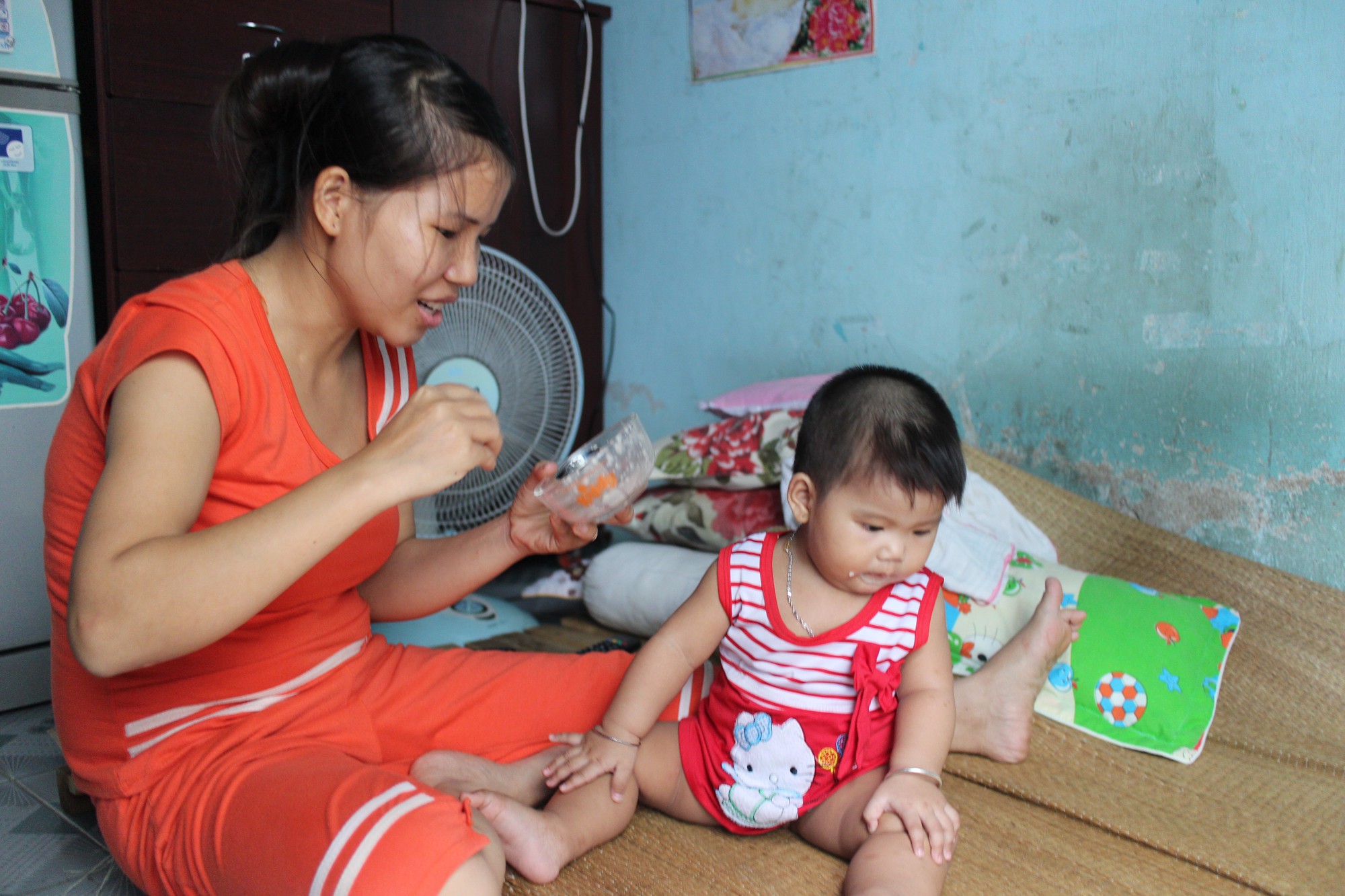 Nữ c&ocirc;ng nh&acirc;n lo lắng về nạn bạo h&agrave;nh, lạm dụng trẻ em - Ảnh 3.