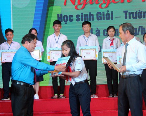 Không để con công nhân bỏ học