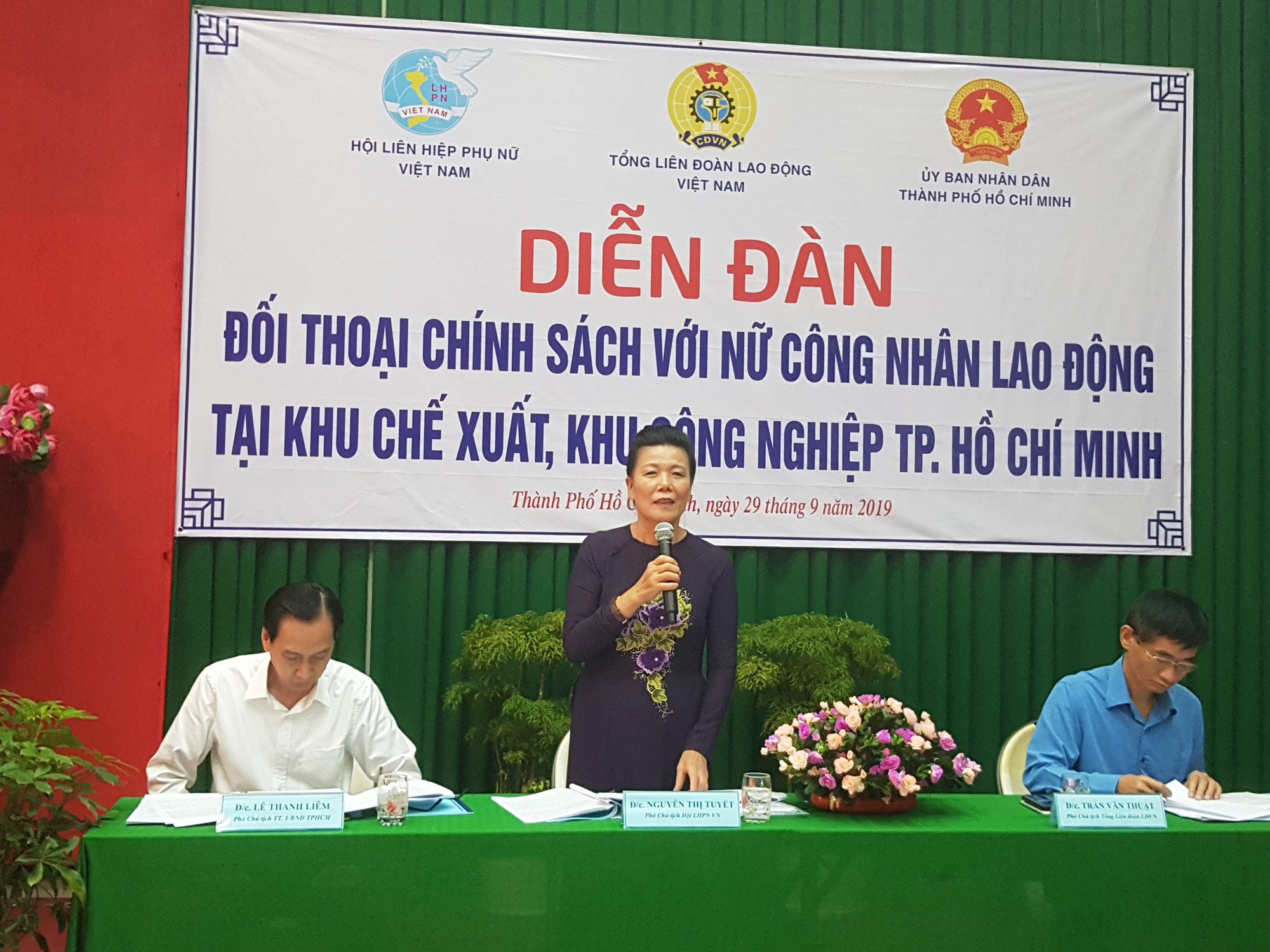 Nữ c&ocirc;ng nh&acirc;n lo lắng về nạn bạo h&agrave;nh, lạm dụng trẻ em - Ảnh 1.