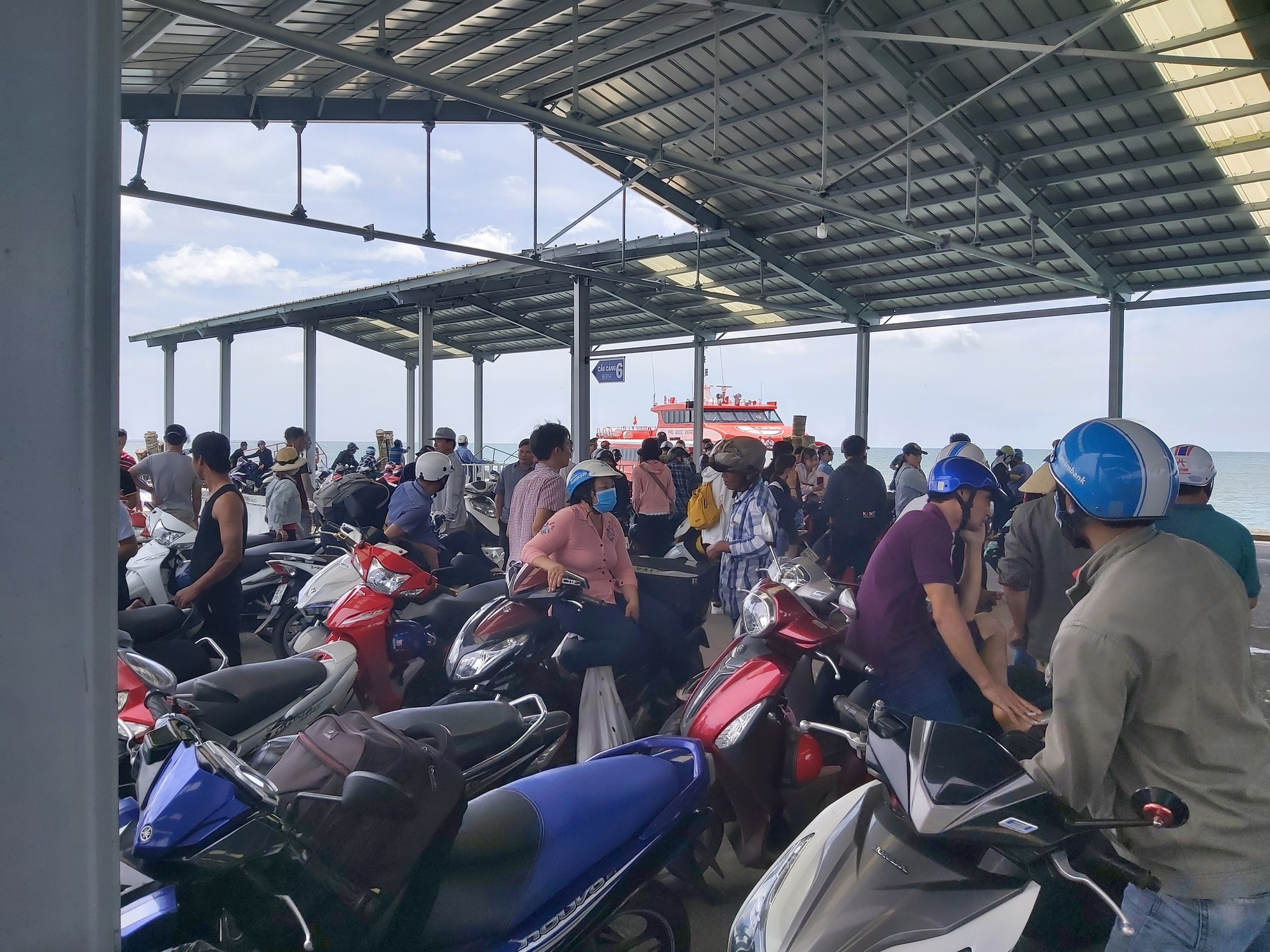 Ảnh hưởng mưa b&atilde;o, t&agrave;u cao tốc ở Ph&uacute; Quốc tiếp tục tạm ngưng hoạt động - Ảnh 1.