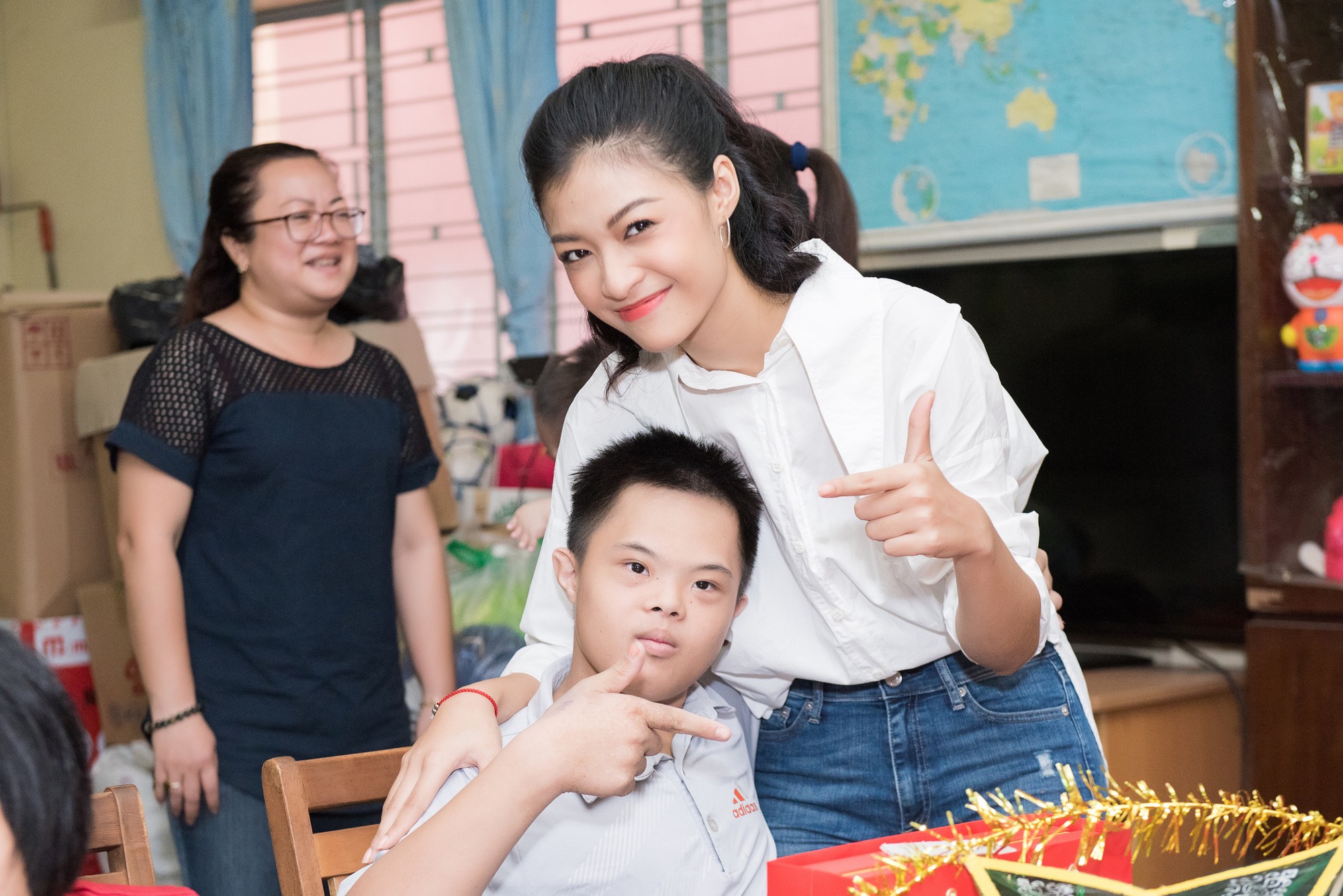 Bất ngờ với nhan sắc hoa hậu Lương Th&ugrave;y Linh ở đời thường - Ảnh 6.