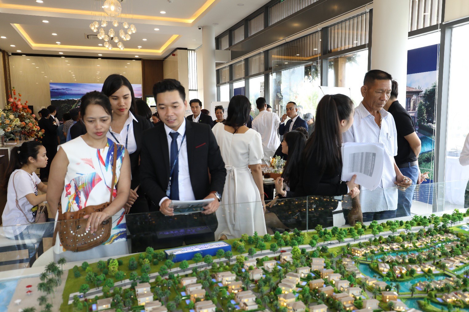 Khai trương sàn giao dịch BĐS Novaland Cam Ranh - Ảnh 2.