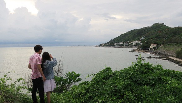 Những cơn "say nắng" bạn đời... của người khác