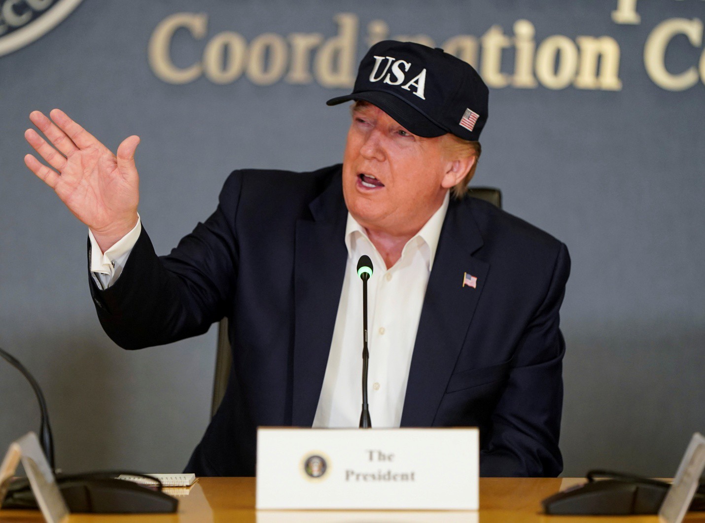 Tổng thống Donald Trump: Trung Quốc không thể lề mề đàm phán thương mại