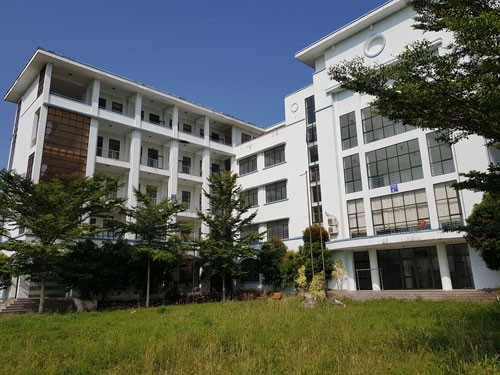 Công trình tiền tỉ bỏ hoang