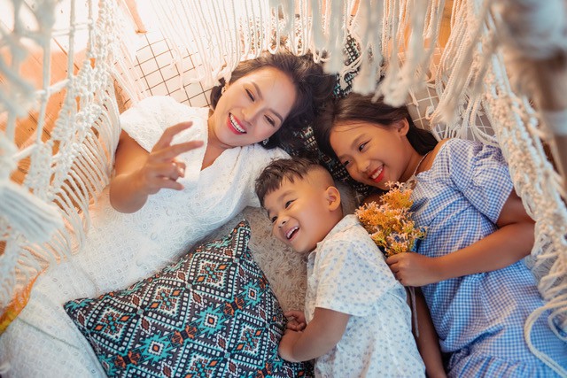 Ca sĩ Thái Thuỳ Linh chia sẻ về hôn nhân đổ vỡ và bản "Hợp đồng mẫu tử"