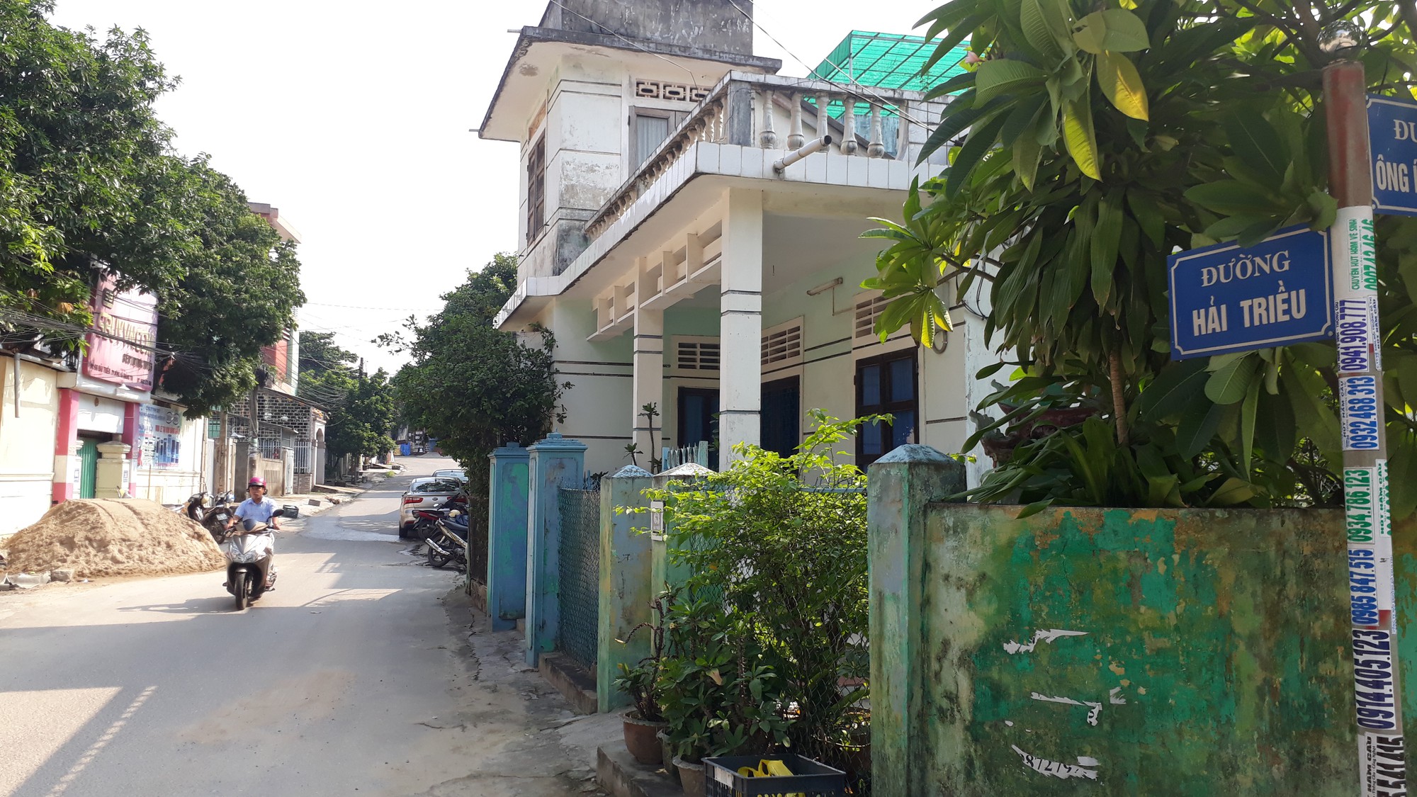 Trung tá công an bị trúng đạn khi khống chế đối tượng nghi đi giao ma túy