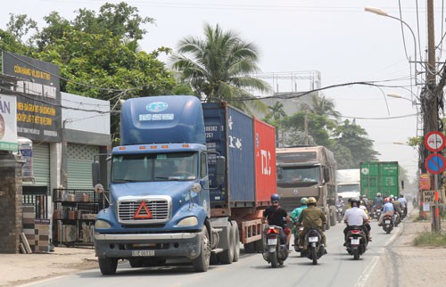 Gấp rút giải cứu đường vào cảng