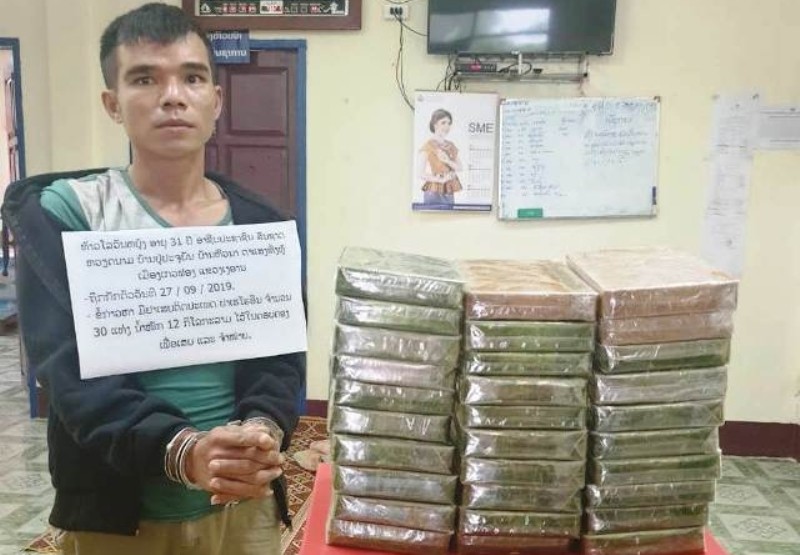 Bị bắt khi đang vượt biên giới "ôm" theo 30 bánh heroin