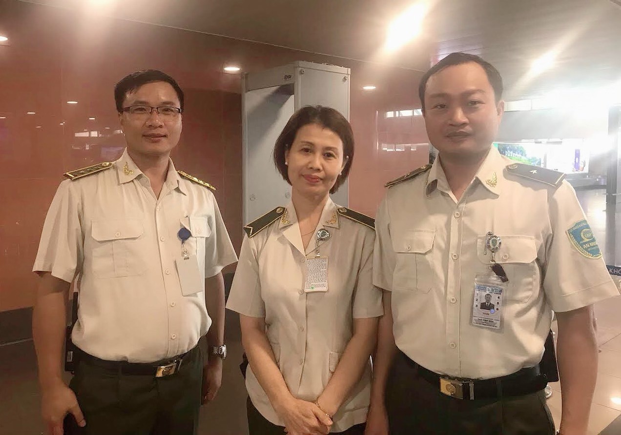 Nữ hành khách bỏ quên 50 triệu đồng cùng hộ chiếu có visa nhập cảnh Úc trong nhà vệ sinh