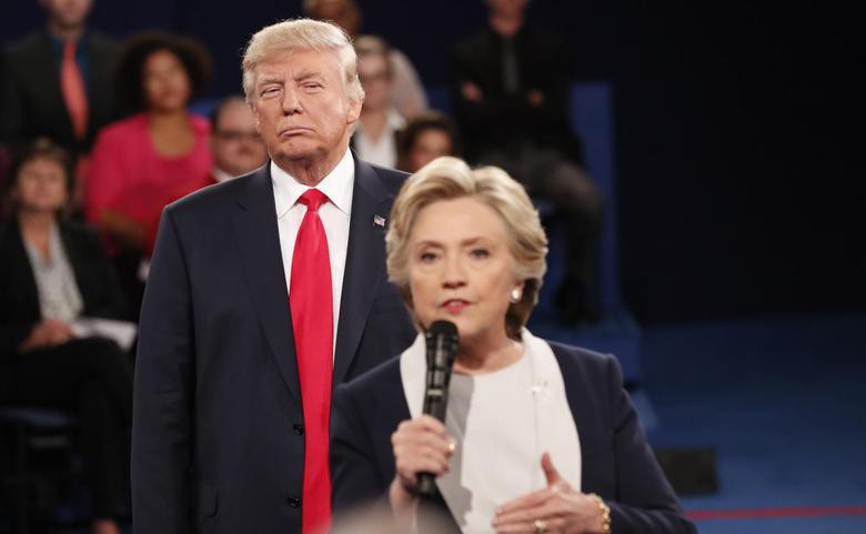B&agrave; Clinton: Tổng thống Donald Trump bị &aacute;m ảnh về t&ocirc;i - Ảnh 2.