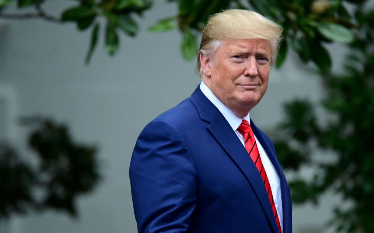 Bị điều tra luận tội, ông Donald Trump vẫn kéo tiền quyên góp kỷ lục