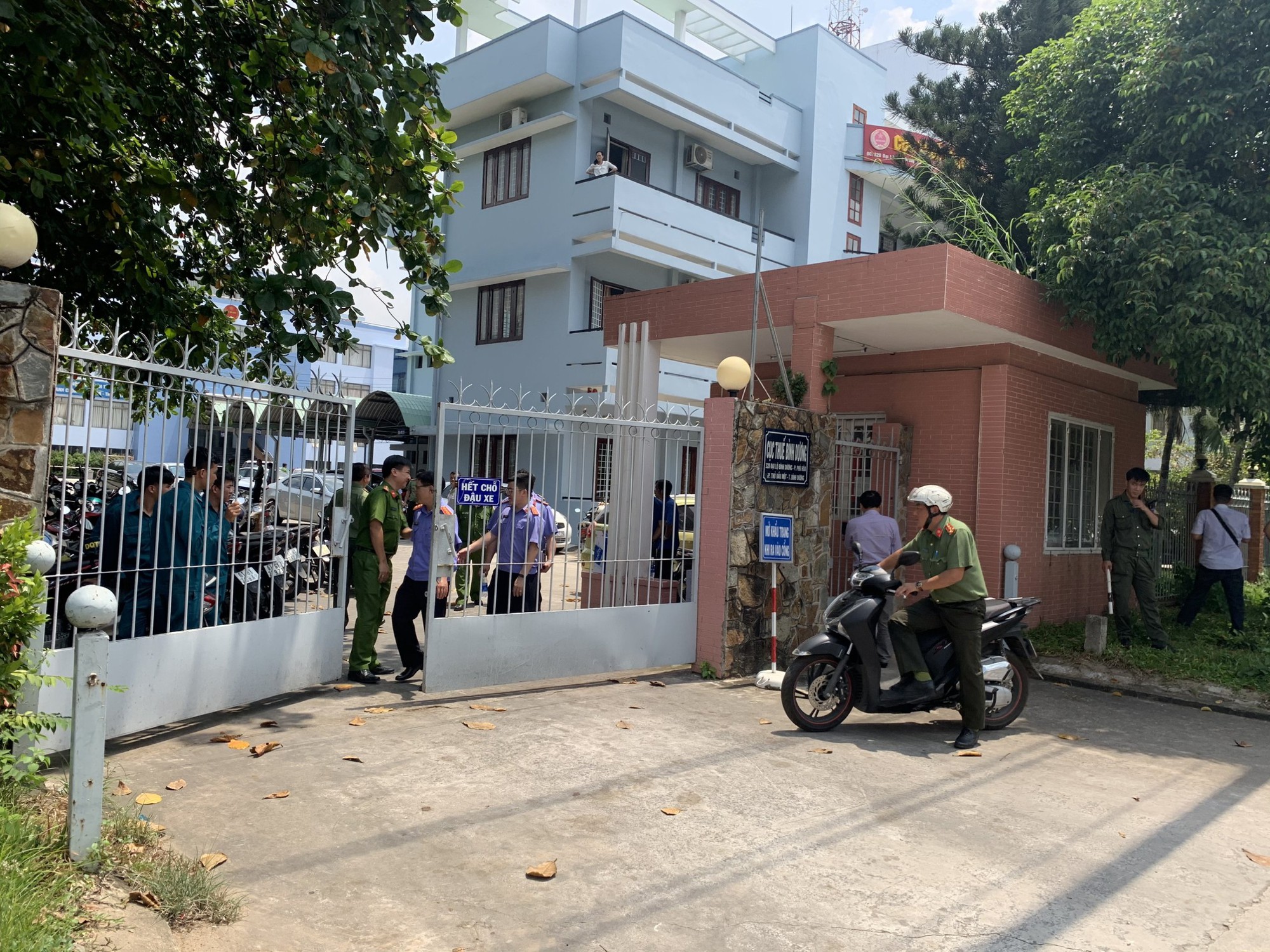 Đang phong tỏa điều tra vụ nổ lớn trong Cục Thuế Bình Dương