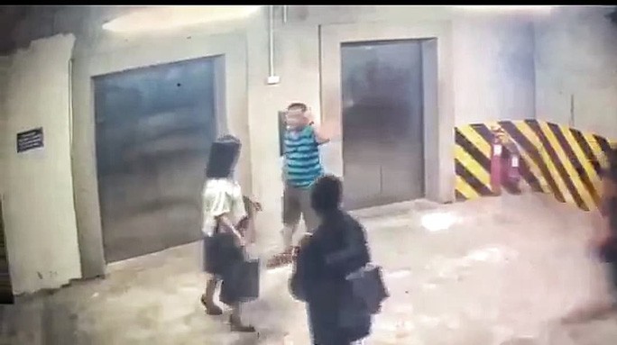 Phẫn nộ hiện tượng người lớn “mất nết” nơi công cộng