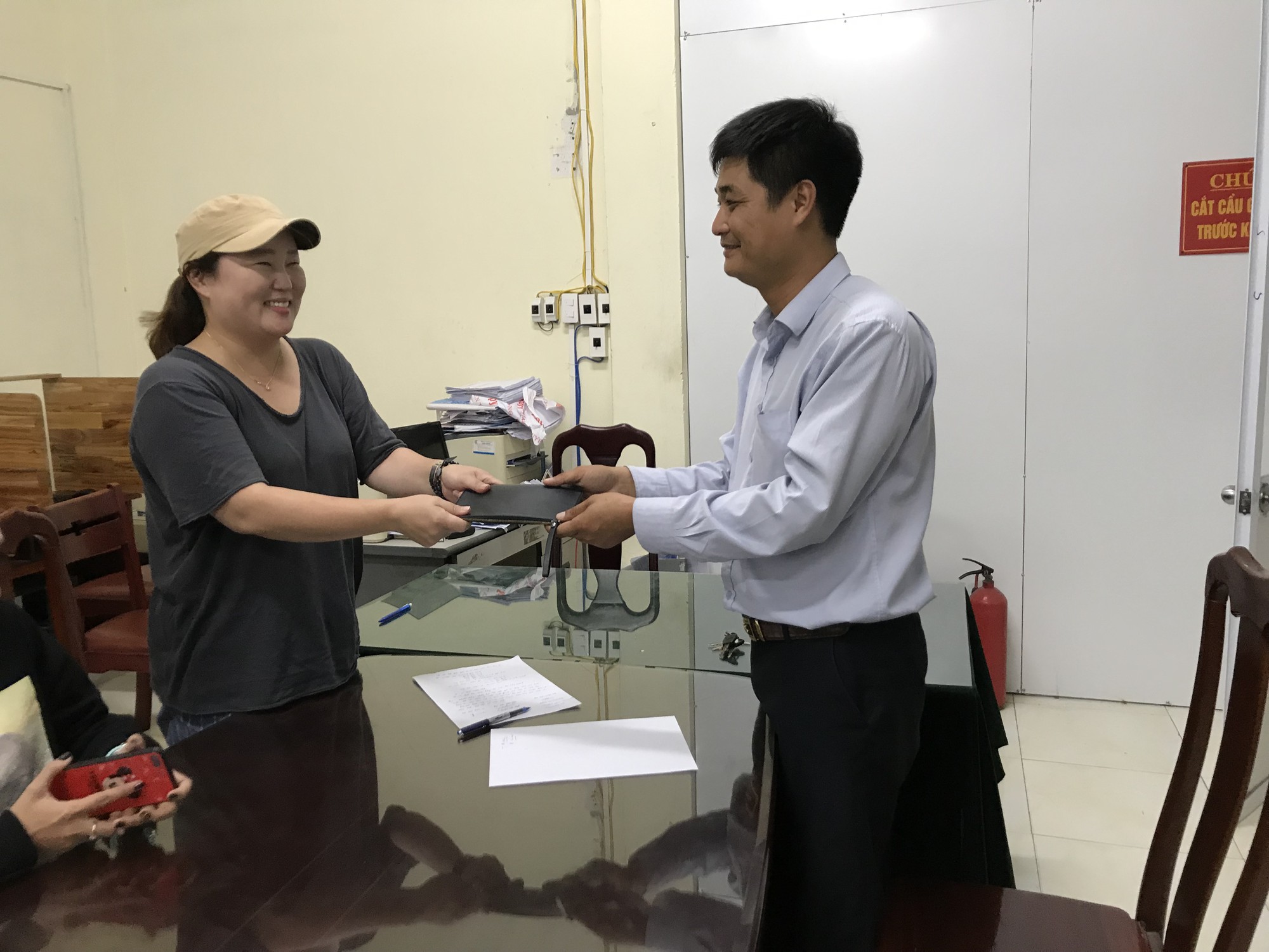 Tài xế taxi trả lại 45 triệu đồng cho nữ du khách Hàn Quốc để quên