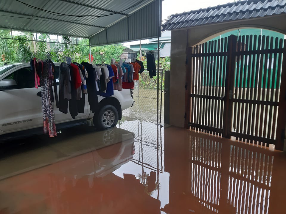 8 người d&acirc;n đi h&aacute;i l&aacute; n&oacute;n mắc kẹt trong rừng do mưa lũ - Ảnh 6.