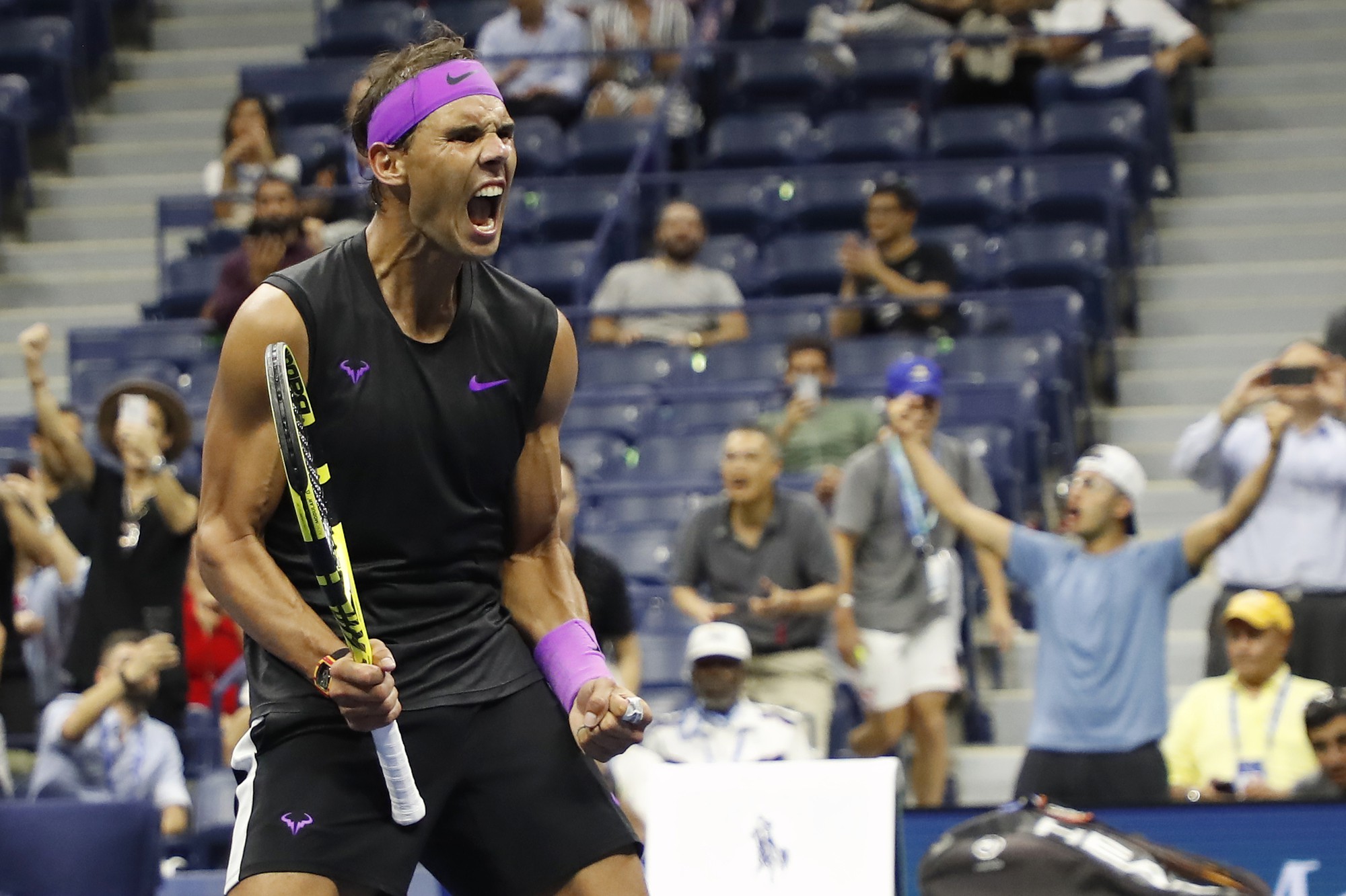 Clip: Nadal mạnh mẽ quật ngã đối thủ, vào bán kết US Open 2019