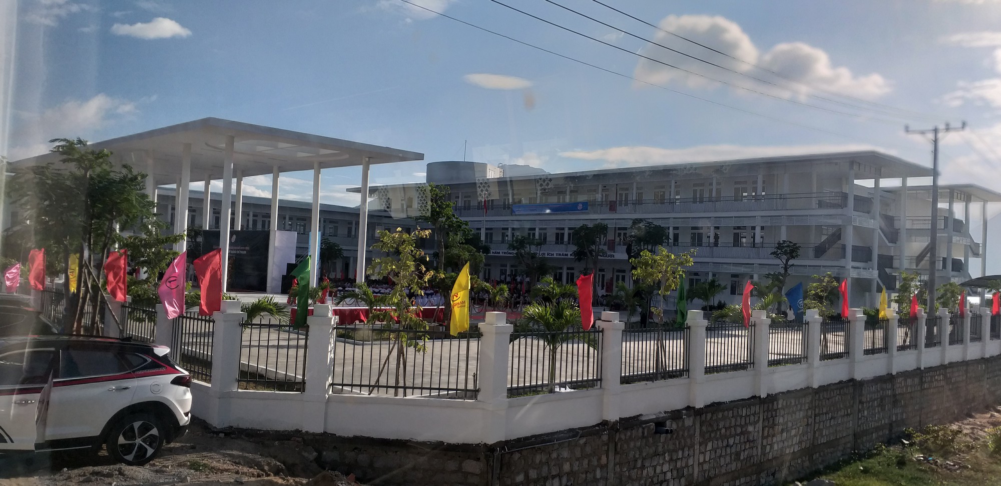 Trungnam Group bàn giao ngôi trường 45 tỉ đồng cho Ninh Thuận trong ngày khai giảng - Ảnh 5.