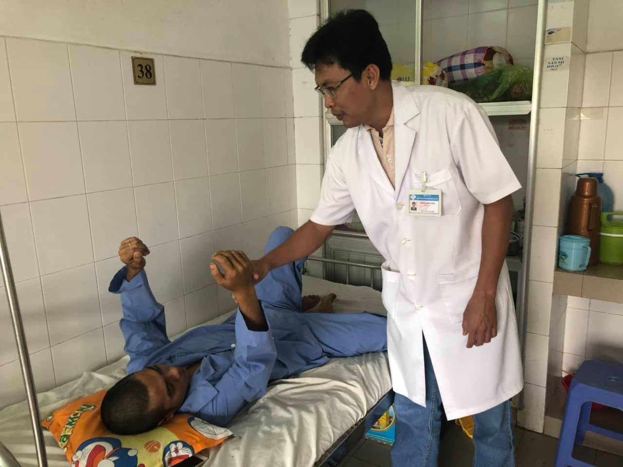 75 giờ căng thẳng cứu sống bệnh nhân bị tai nạn giao thông lộ xương sọ - Ảnh 1.