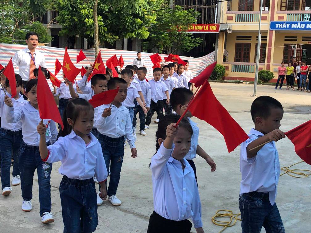 Những h&igrave;nh ảnh học sinh, sinh vi&ecirc;n cả nước khai giảng năm học mới - Ảnh 5.
