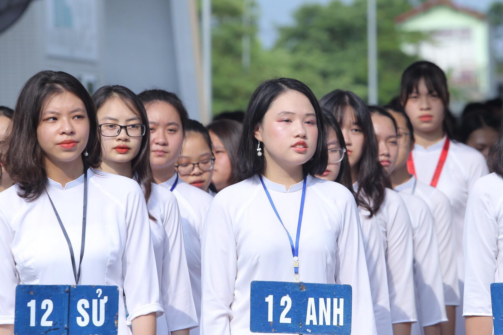 Nữ sinh rạng ngời trong t&agrave; &aacute;o d&agrave;i trắng tinh kh&ocirc;i ng&agrave;y khai giảng - Ảnh 16.