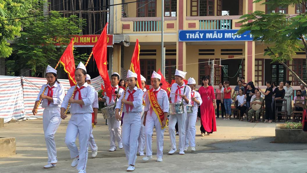 Những h&igrave;nh ảnh học sinh, sinh vi&ecirc;n cả nước khai giảng năm học mới - Ảnh 2.
