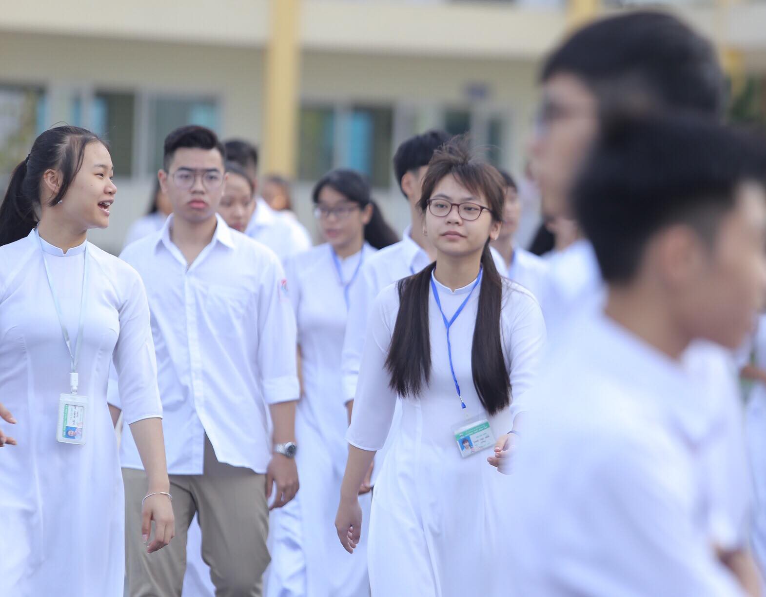 Nữ sinh rạng ngời trong t&agrave; &aacute;o d&agrave;i trắng tinh kh&ocirc;i ng&agrave;y khai giảng - Ảnh 18.