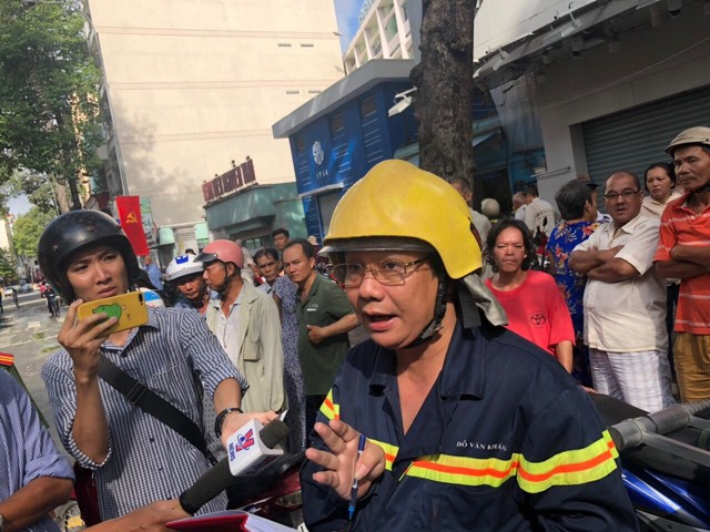 Ch&aacute;y dữ dội t&ograve;a nh&agrave; cao tầng tr&ecirc;n đường Nguyễn Tr&atilde;i, TP HCM - Ảnh 4.