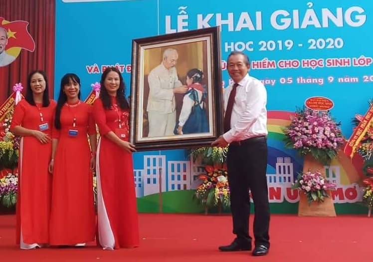 Những h&igrave;nh ảnh học sinh, sinh vi&ecirc;n cả nước khai giảng năm học mới - Ảnh 13.