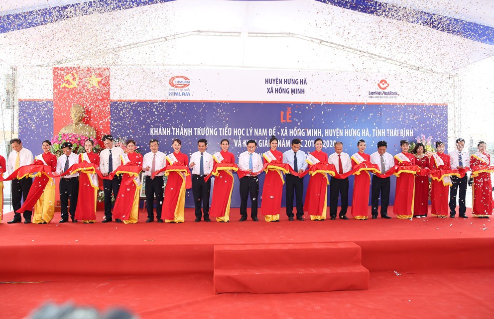 Những h&igrave;nh ảnh học sinh, sinh vi&ecirc;n cả nước khai giảng năm học mới - Ảnh 15.