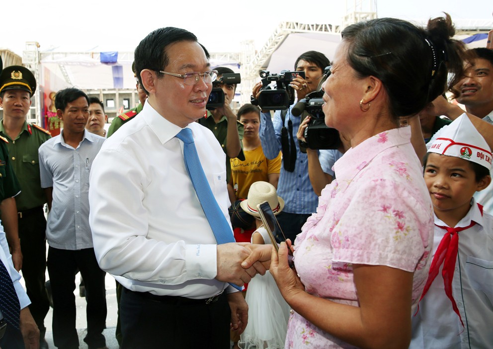 Những h&igrave;nh ảnh học sinh, sinh vi&ecirc;n cả nước khai giảng năm học mới - Ảnh 16.