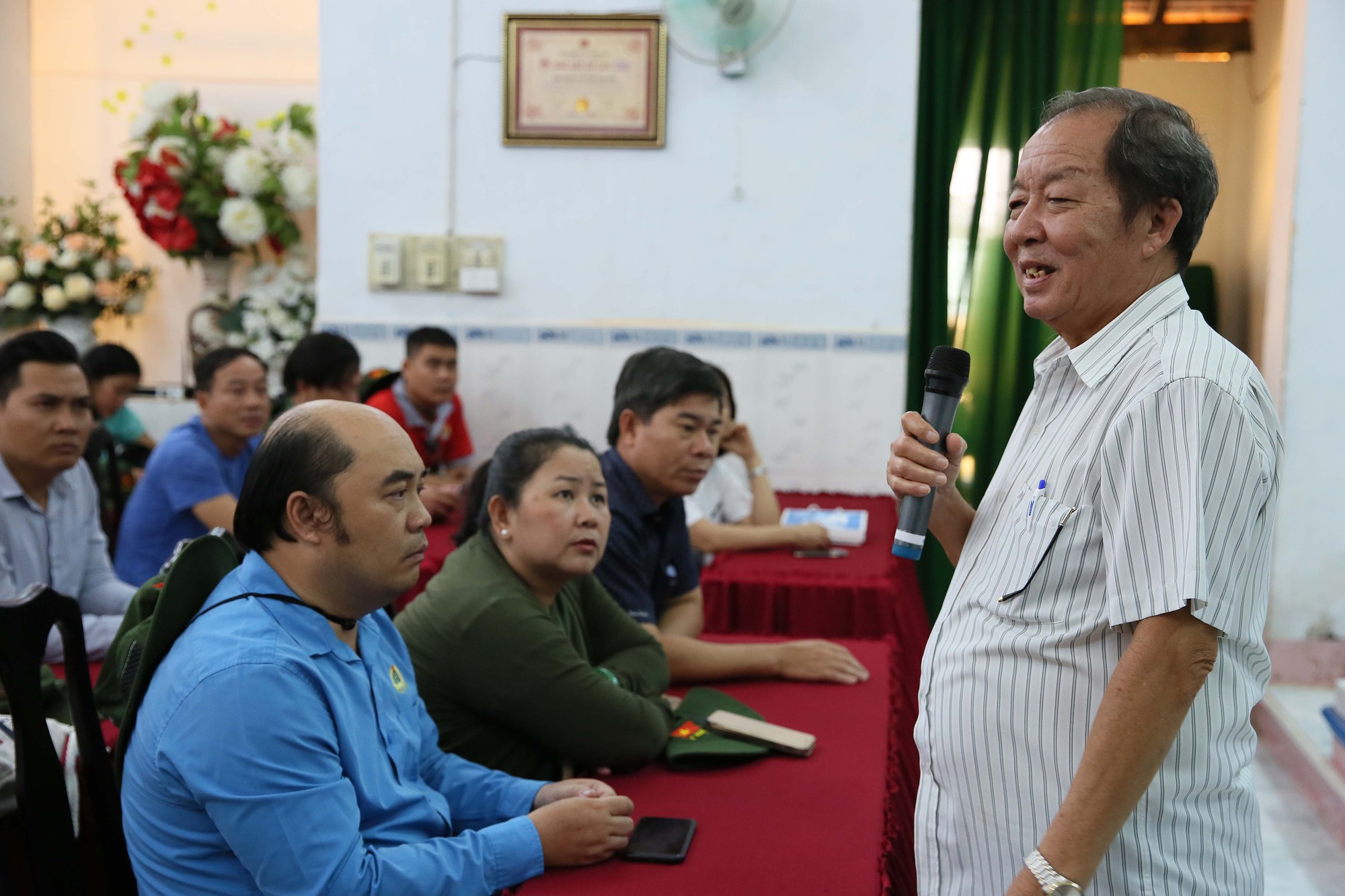 C&aacute;n bộ C&ocirc;ng đo&agrave;n TP HCM về thăm C&ocirc;n Đảo - Ảnh 2.