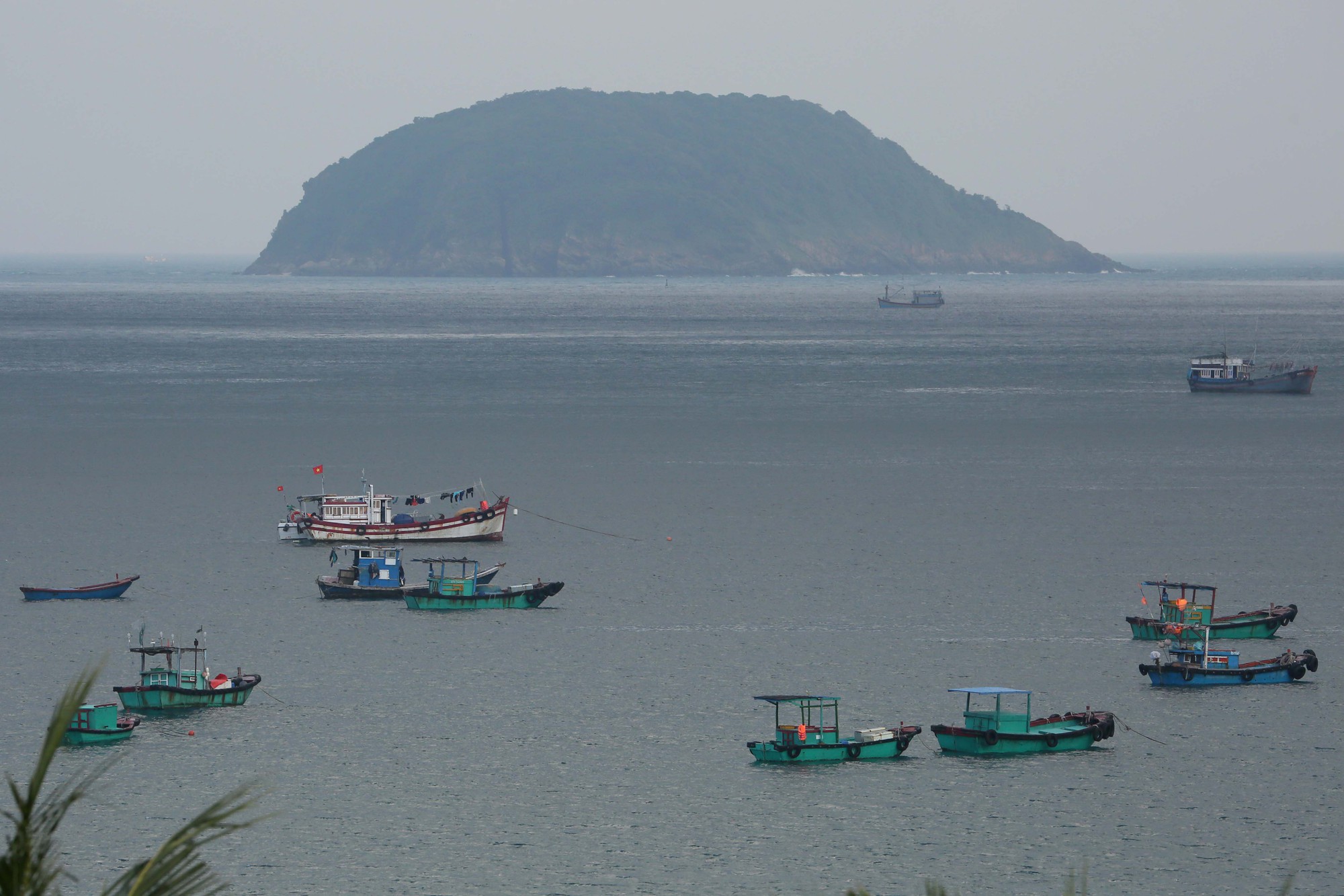 Tiếp sức ngư dân huyện Côn Đảo