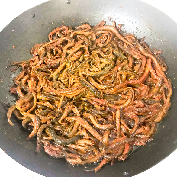 Y&ecirc;u con g&aacute;i xứ Nghệ, y&ecirc;u lu&ocirc;n m&oacute;n ch&aacute;o lươn trứ danh - Ảnh 2.