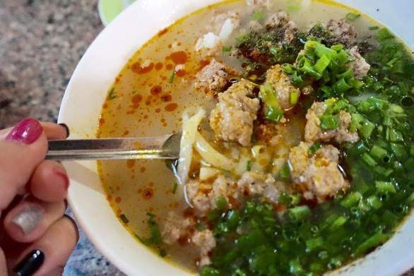 Về Đắk Lắk ăn bánh canh "Hà Lan"