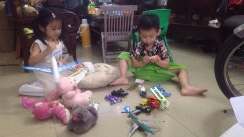 Giúp con dọn rác