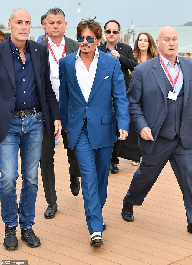 “Cướp biển” Johnny Depp bảnh bao tại LHP Venice - Ảnh 6.